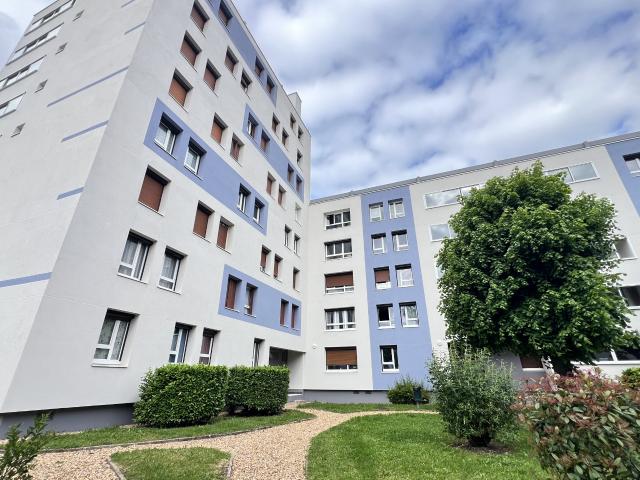 Appartement 4 pièces 76 m2 3 chambres Loggia Cave Parking DPE D