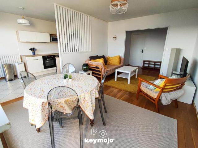 Appartement 4 pièces 78m² meublé – Dernier étage, balcon, vue dégagée – Angers