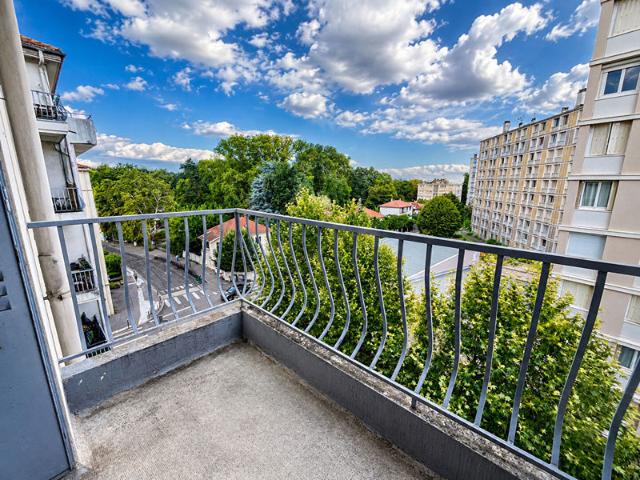 Appartement 4 pièces 80.27 m2 Villeurbanne Cusset