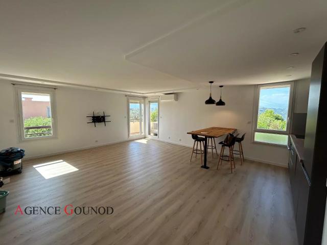 Appartement 4 pièces, 81 m² à louer à Nice 06200