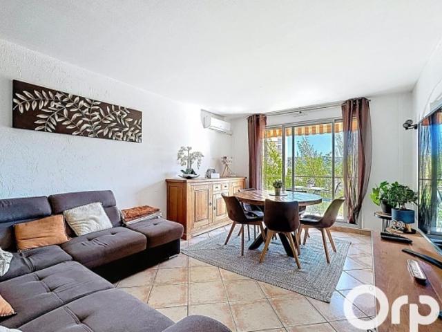 Appartement 4 pièces 82 m2 stationnement cave lumineux