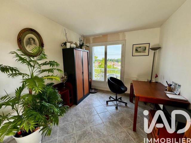 Appartement 4 pièces, 82 m² à louer à Magny les Hameaux 78114