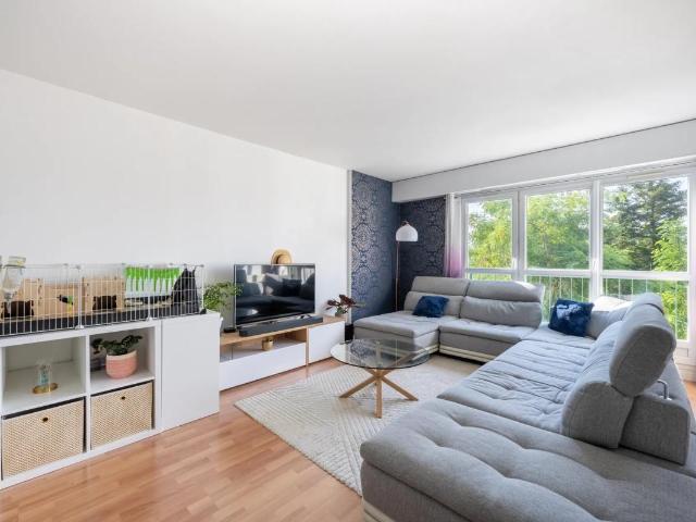 Dernier étage appartement de 82 m² avec balcons et box