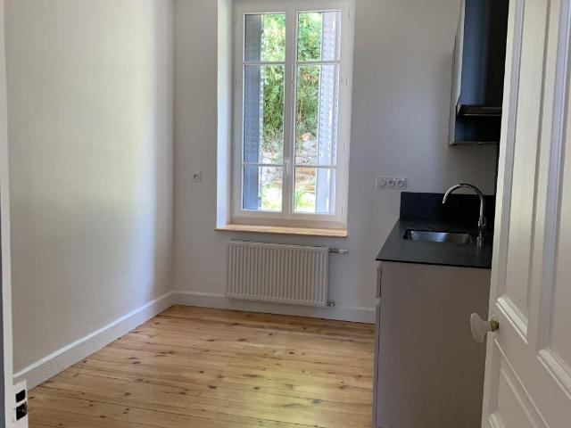 Appartement 4 pièces, 87 m² à louer à Thiers 63300