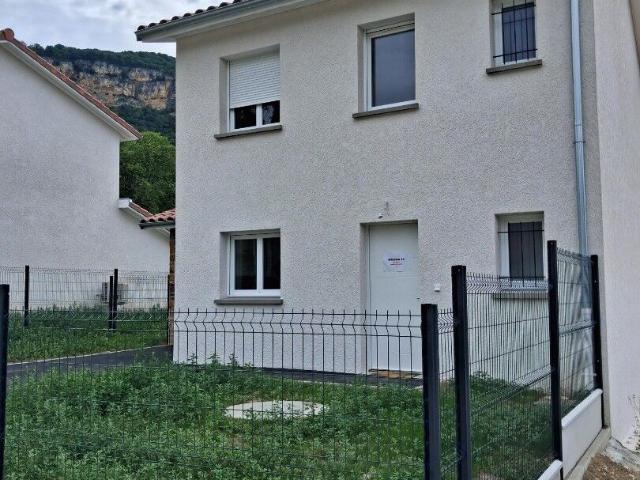 Appartement 4 pièces, 87 m² à louer à Villebois 01150