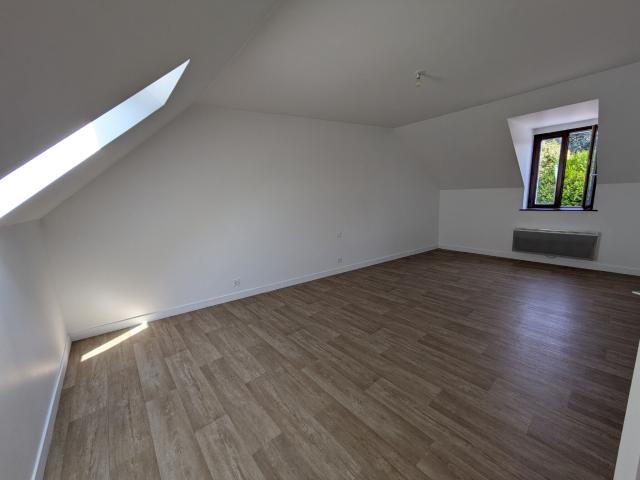 Appartement 4 pièces, 84 m² à louer à Maen Roch 35460