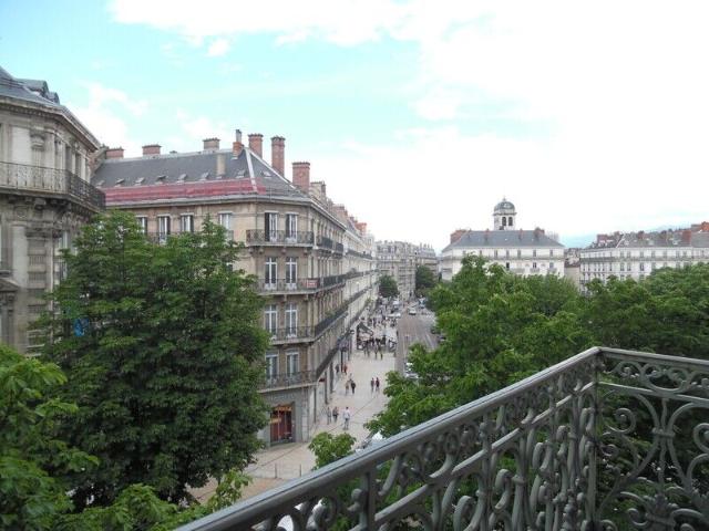Appartement 4 pièces, 85 m² à louer à Grenoble 38000