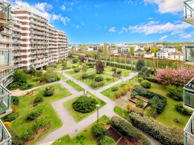 Appartement 4 pièces 89m² Balcon & Parking