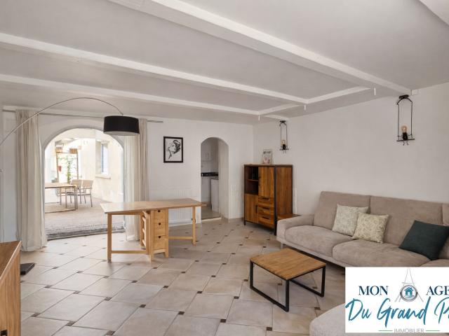 Appartement 4 pieces 93m2 + cour privative et cave