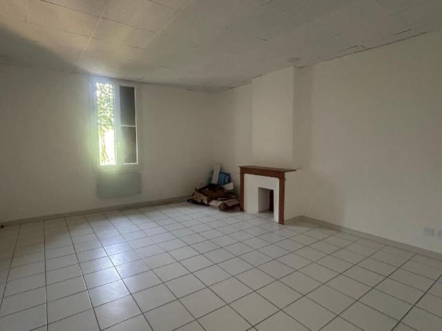 Appartement 4 pièces, 97 m² à louer à Saint Gilles 30800