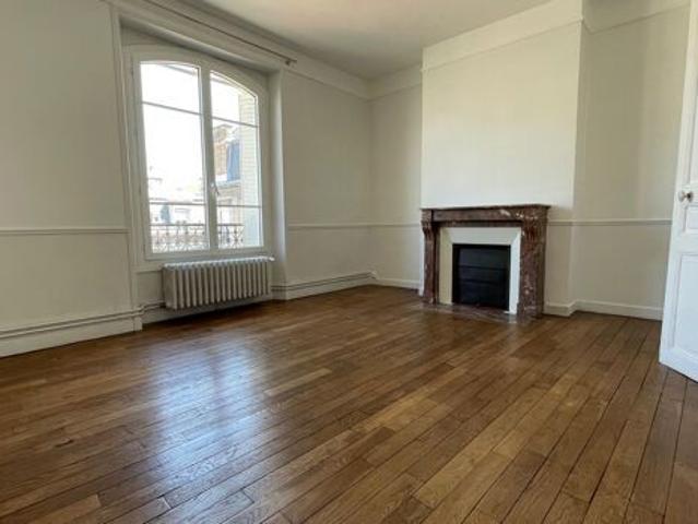 Appartement 4 pièces 94m2 REIMS 890 euros