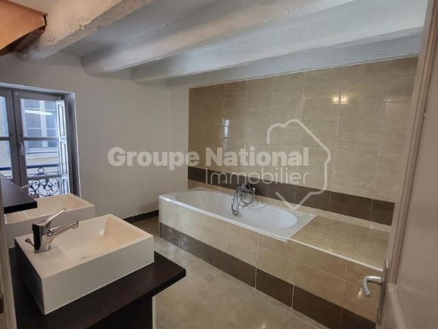 Appartement 4 pièces, 95 m² à louer à Nîmes 30000