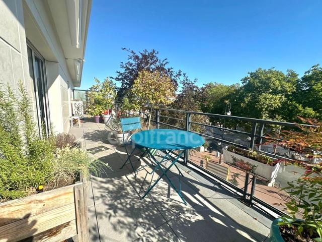 Appartement 4 pièces 96 m2 dernier étage avec magnifique terrasse de 52 m2 SAINT MAUR DES FOSSES 94