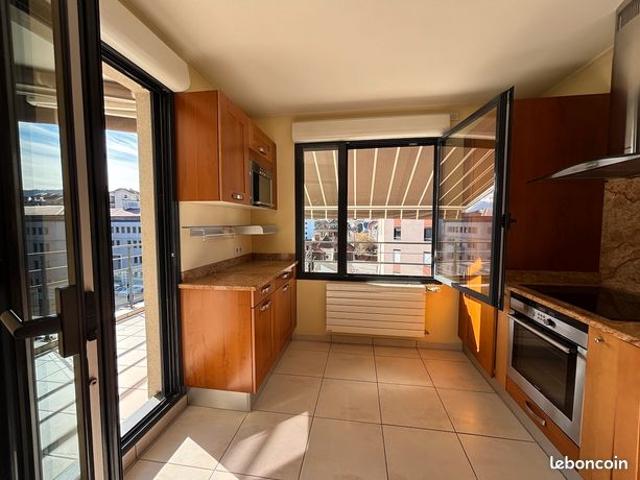 Appartement 4 pièces 98 m2 avec terrasse dans une résidence de standing