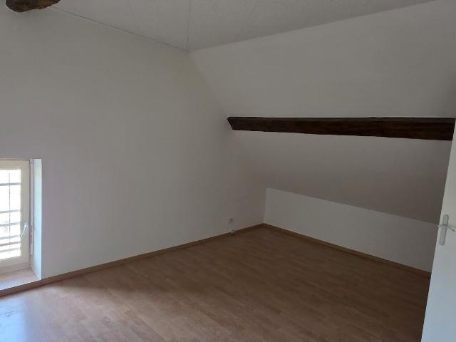 Appartement 4 pièces, 100 m² à louer à Morestel 38510