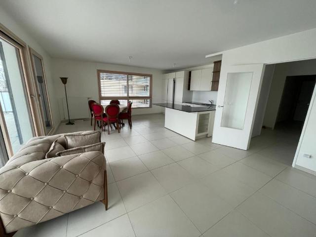 Appartement 4 pièces, 101 m² à louer à Ferney Voltaire 01210