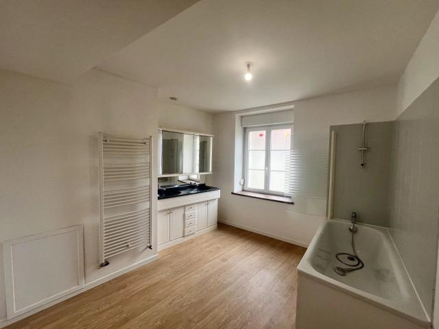 Appartement 4 pièces, 101 m² à louer à Mauregny en Haye 02820