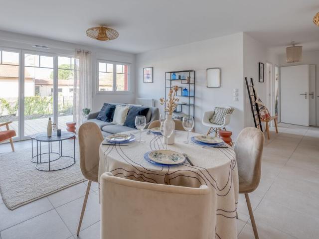 Appartement 4 Pieces 103 m2 ares