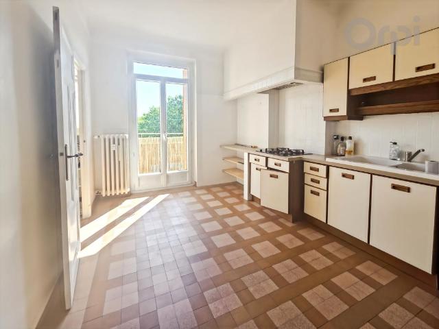 Appartement 4 pièces, 103 m² à louer à Laragne Montéglin 05300
