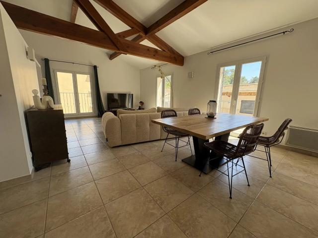 Appartement 4 pièces, 110 m² à louer à Jouques 13490
