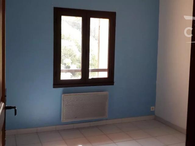 Appartement 4 pièces, 111 m² à louer à Jouques 13490