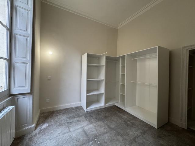 Appartement 4 pièces, 139 m² à louer à Nîmes 30000