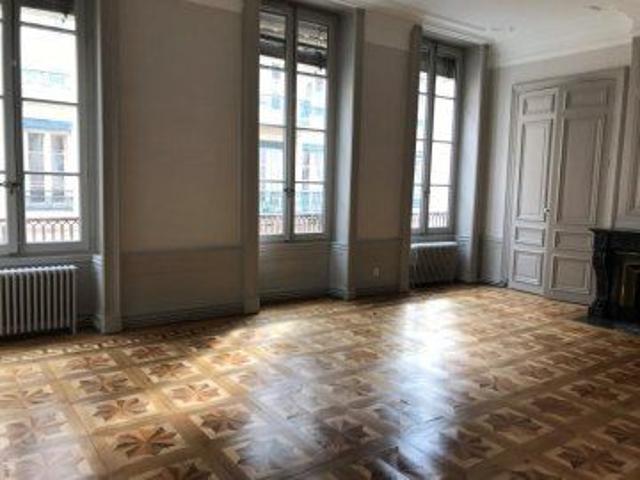 Appartement 4 pièces 140.55 m²