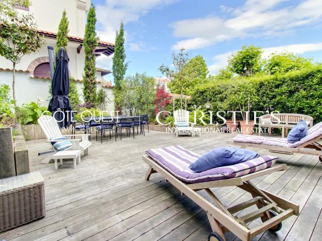 Appartement 4 pièces 143 m²