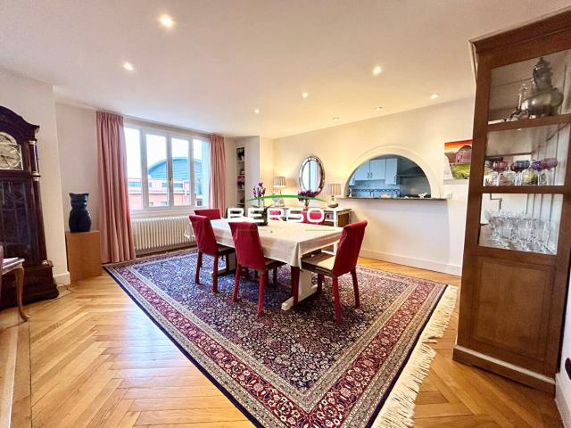 Appartement 4 pièces 149.23 m2 à deux pas de l'embarcadère et