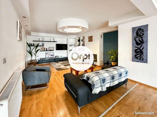 Appartement 4 pièces 159 m²