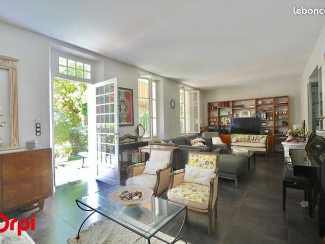 Appartement 4 pièces 161 m²