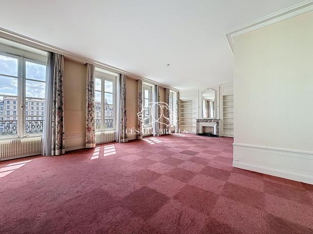 Appartement 4 pièces 166 m²