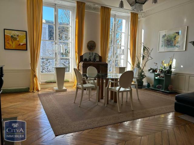 Appartement 4 pièces 218 m²