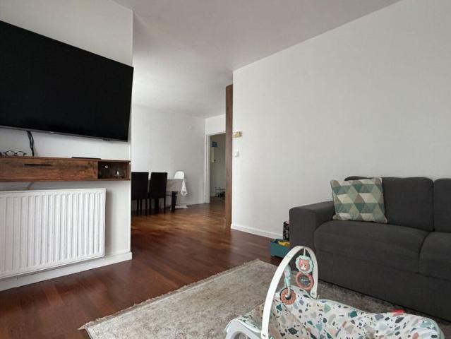 Appartement 4 pièces 2 chambres à louer à Evry Courcouronnes 67 m² avec parking et cave