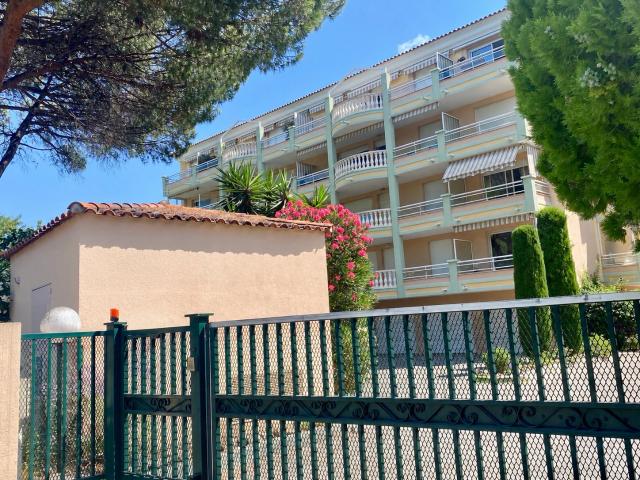 APPARTEMENT 4 PIECES, 2 TERRASSES, 2 PARKINGS DANS RESIDENCE SECURISEE