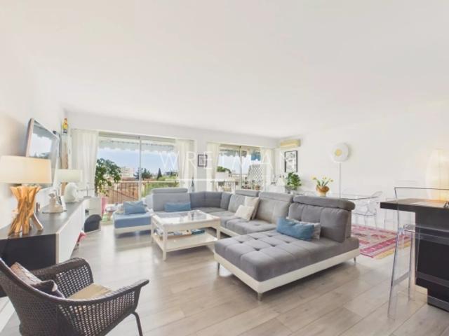 Appartement 4 Pièces Traversant avec Vue mer et garage dans résidence avec Piscine Cannes Montfleury