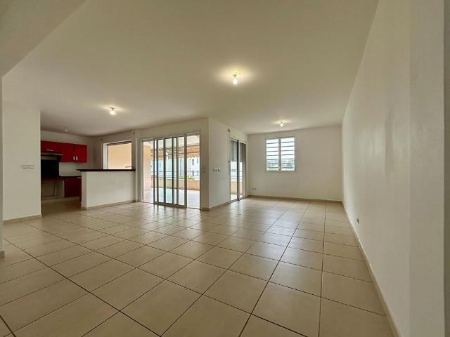 Appartement 4 pièces à louer à Schoelcher avec grande terrasse et parking
