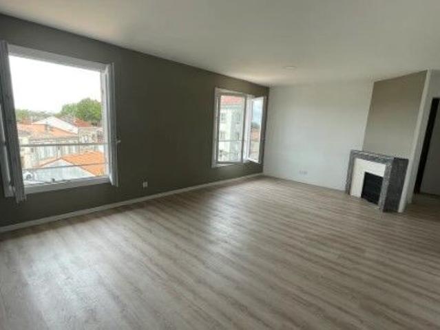 Appartement 4 pièces, à louer à Pauillac 33250