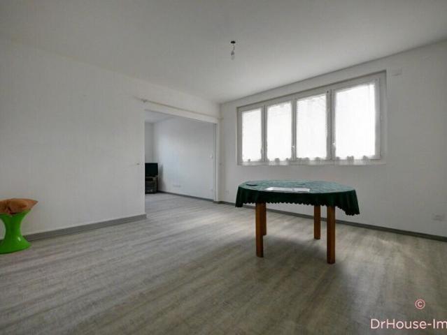 Appartement 4 pièces plus garage en rez de chaussée à Troyes