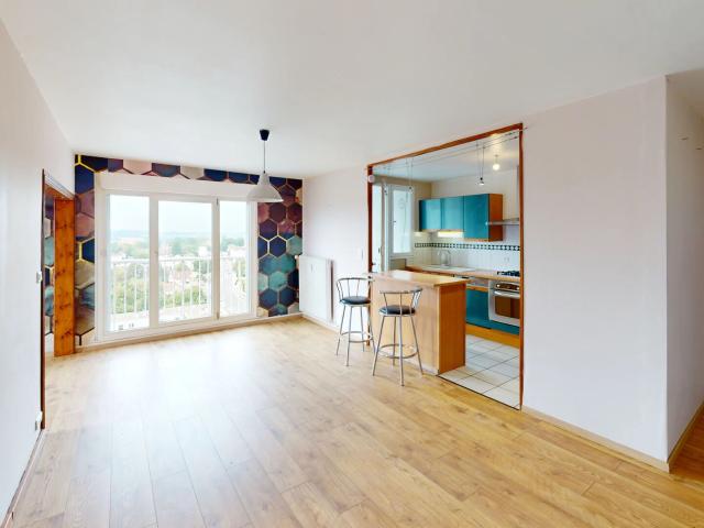 Appartement 4 pièces à vendre au 12ème étage à Besançon Réf. 5982