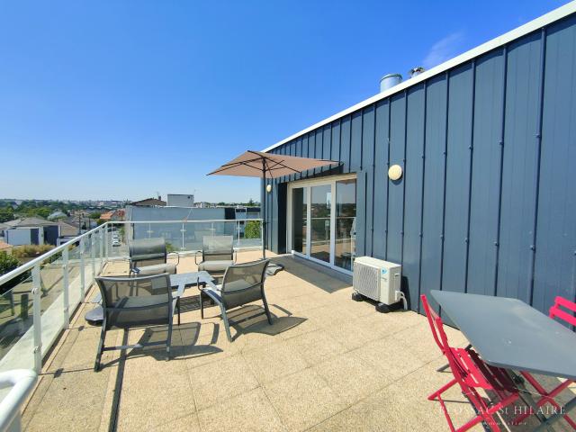 Appartement 4 pièces au 4e et dernier étage d'une copropriété récente, avec deux terrasses, garage et parking