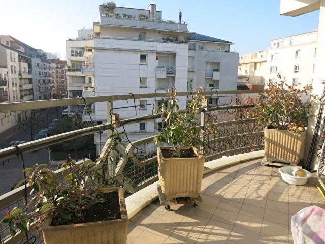 APPARTEMENT 4 PIECES AVEC BALCON ET BOX