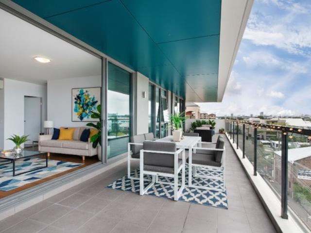 ? APPARTEMENT 4 PIÈCES AVEC BALCON PANORAMIQUE ?