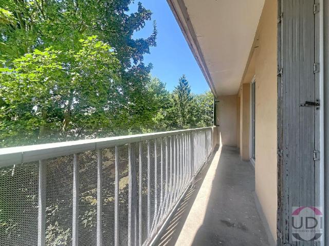 Appartement 4 pièces avec balcon parking cave CORBEIL ESSONNES