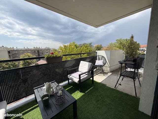 Appartement 4 pièces avec terrasse et garage