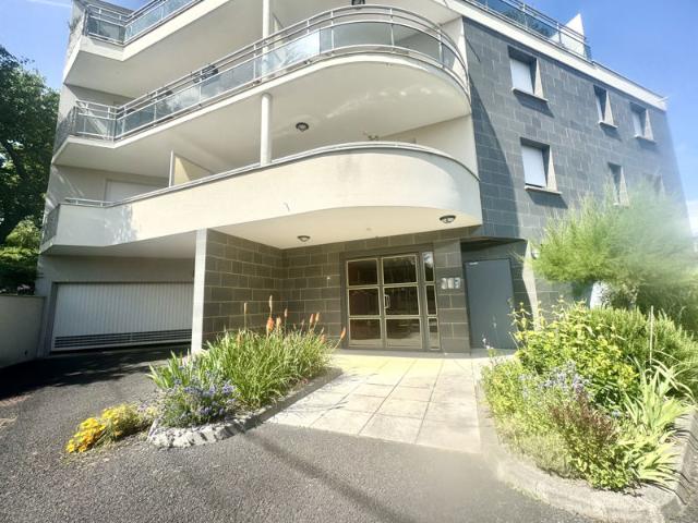 Appartement 4 pièces avec 3 terrasses, garage et cave Rési