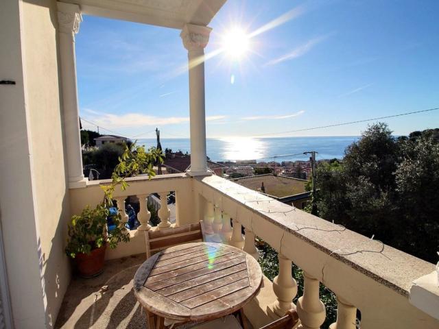 Appartement 4 pièces dans villa belle époque avec terrasse, balc
