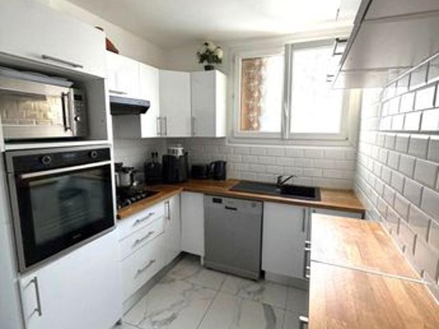 Appartement 4 pièces de 67m² en bon état dans petit immeuble