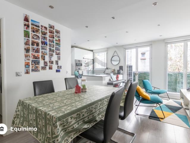 Appartement 4 pièces de 70m2, au 1er étage, avec 2 balcon ex