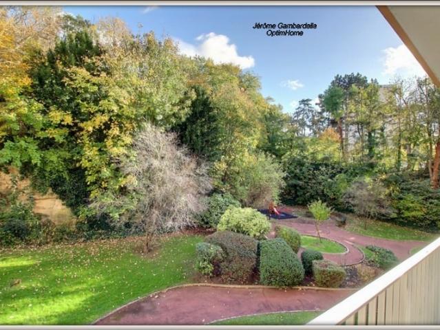 Appartement 4 pièces de 71 m2 avec balcon, box et cave à vendre à POISSY 78